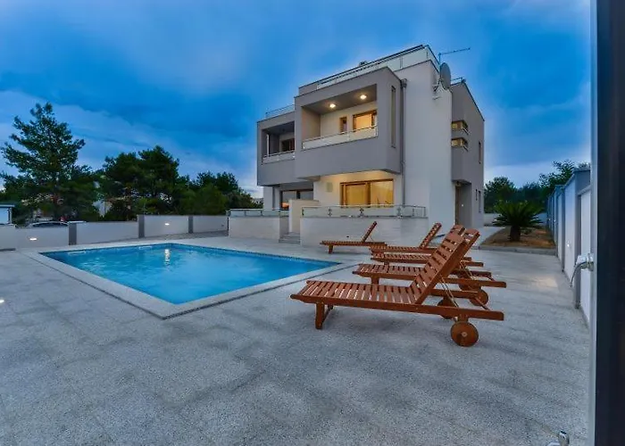 With Roof Terrace 50 Meters From The Beach- By Ta Leut Agency فيلة *