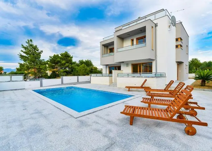 With Roof Terrace 50 Meters From The Beach- By Ta Leut Agency فيلة زاتون