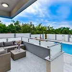 With Roof Terrace 50 Meters From The Beach- By Ta Leut Agency ヴィラ ザトン