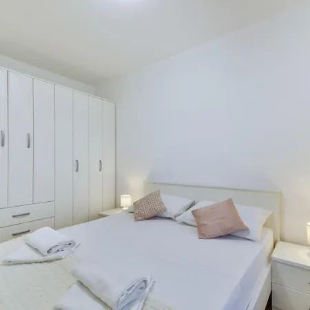 Villa With Swimming Pool, Roof Terrace, 50 Meters From The Beach- By Ta Leut Agency *