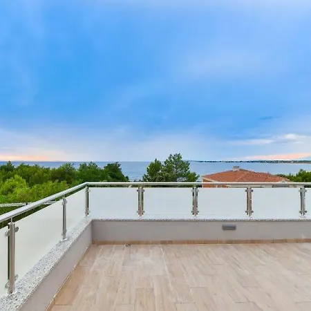 With Swimming Pool, Roof Terrace, 50 Meters From The Beach- By Ta Leut Agency * Zaton (Zadar)