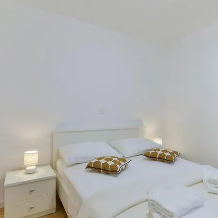 Villa With Swimming Pool, Roof Terrace, 50 Meters From The Beach- By Ta Leut Agency Zaton (Zadar)