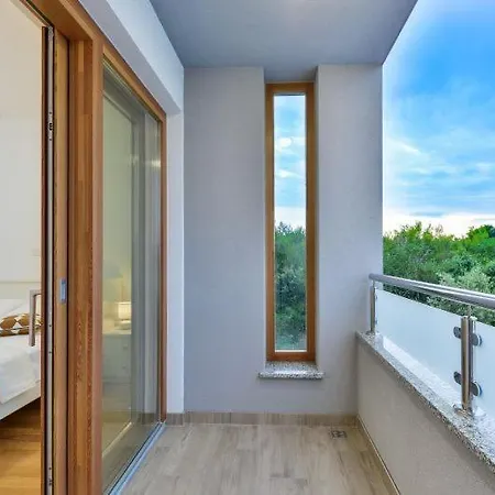 With Swimming Pool, Roof Terrace, 50 Meters From The Beach- By Ta Leut Agency * Zaton (Zadar)
