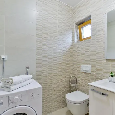 With Swimming Pool, Roof Terrace, 50 Meters From The Beach- By Ta Leut Agency *